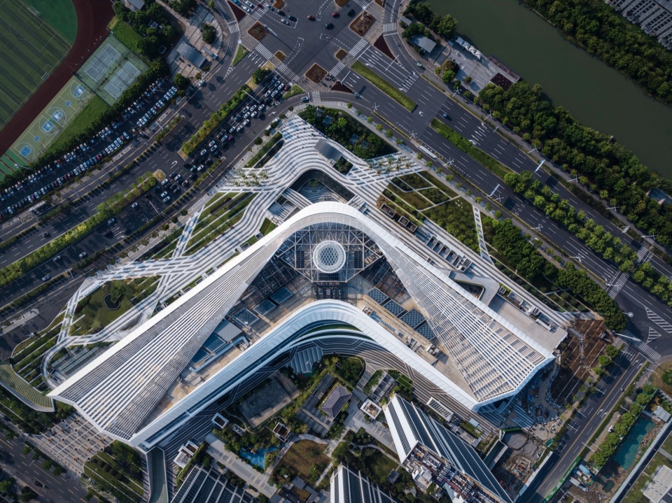 Suzhou Wujiang Songling Avenue Bus Terminal by Nikken Sekkei