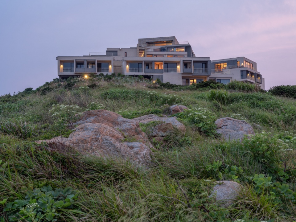 Lost Villa Huanglong Island Lighthouse Hotel by WJ STUDIO