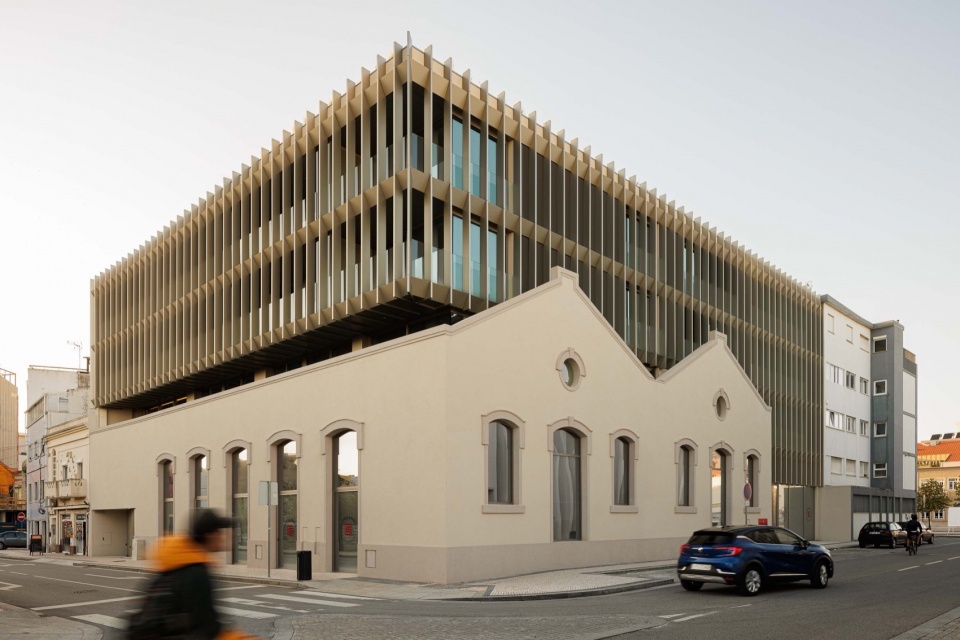Edifício Estacao by Sonia Cruz Arquitectura