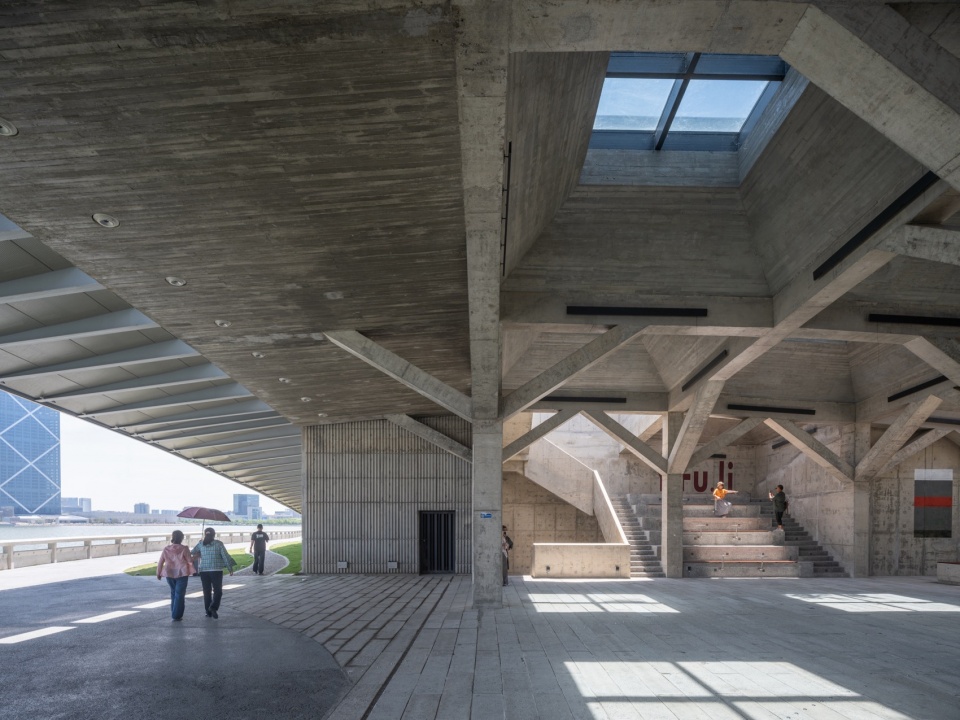 Pier One Dishui Lake by TM Studio