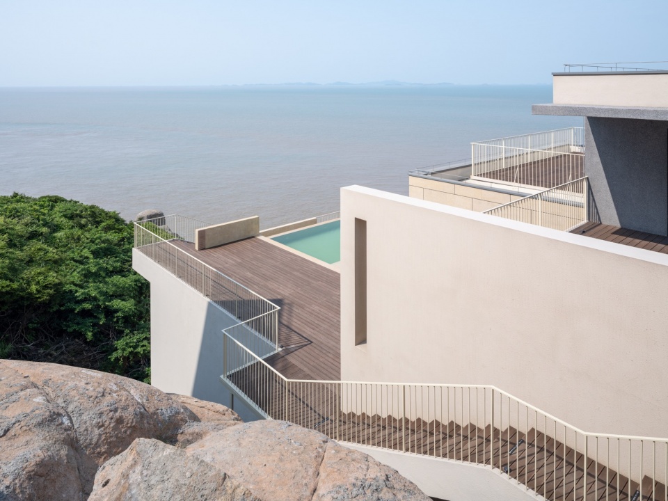 Lost Villa Huanglong Island Lighthouse Hotel by WJ STUDIO
