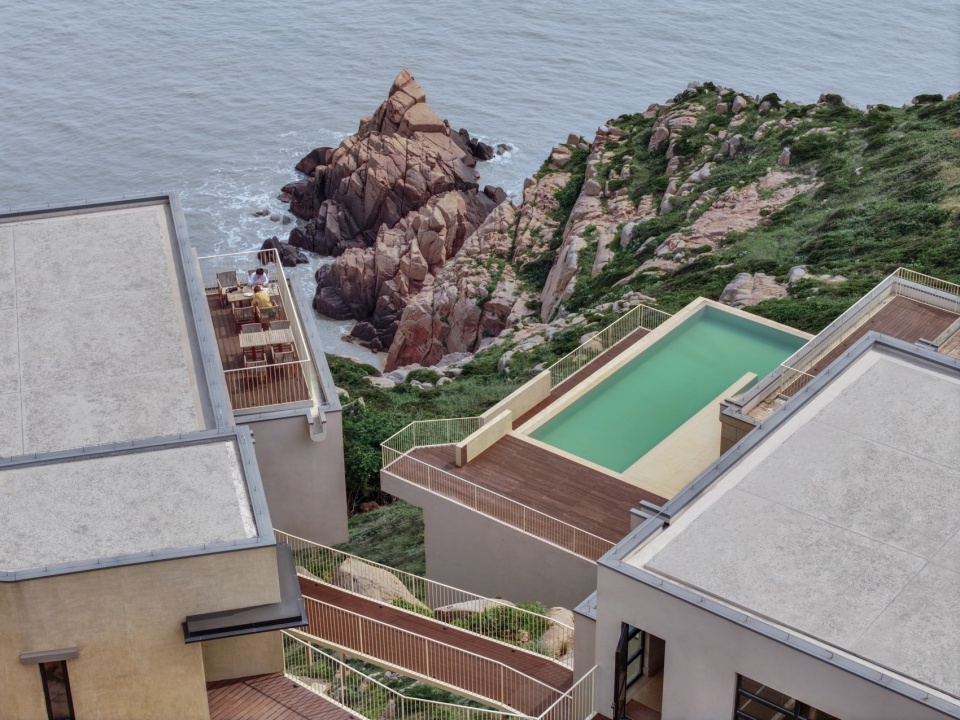 Lost Villa Huanglong Island Lighthouse Hotel by WJ STUDIO