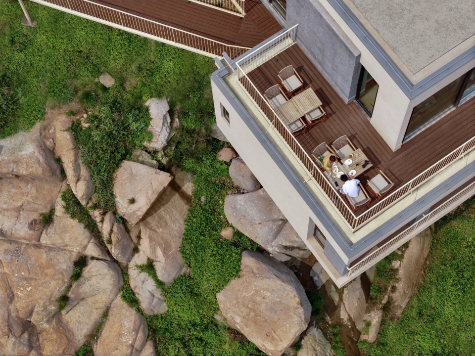 Lost Villa Huanglong Island Lighthouse Hotel by WJ STUDIO