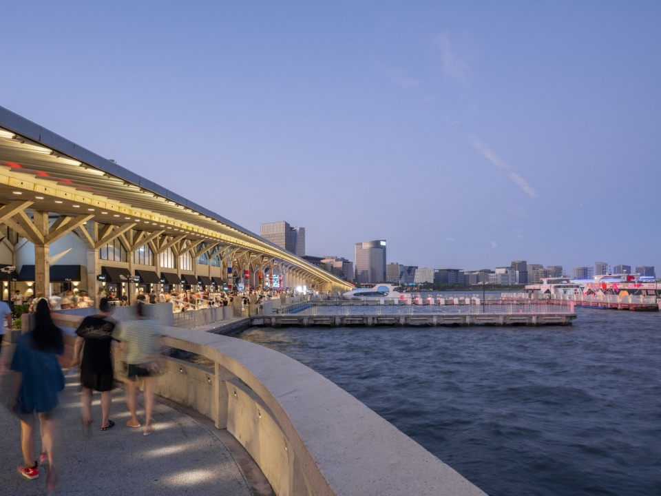 Pier One Dishui Lake by TM Studio