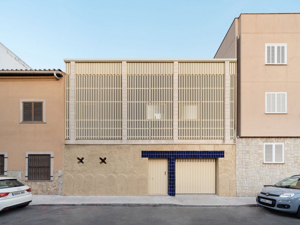 split house by feina studio