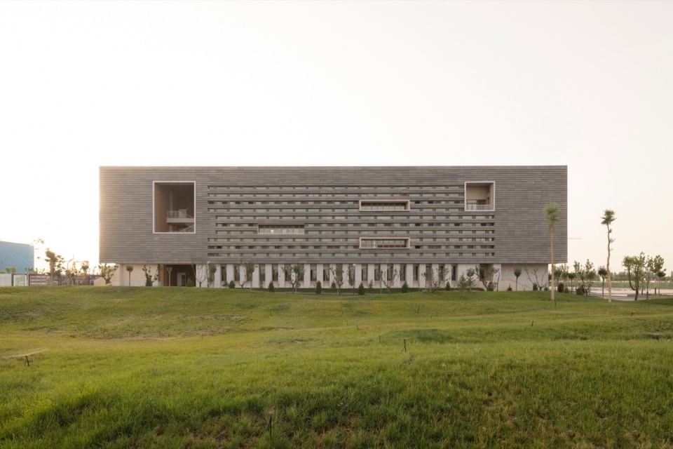 Tiemenguan Huashan High School by Jiangsu Provincial Zhongrui East China Institute of Architectural Design and Research Co Ltd Qurui Shan...