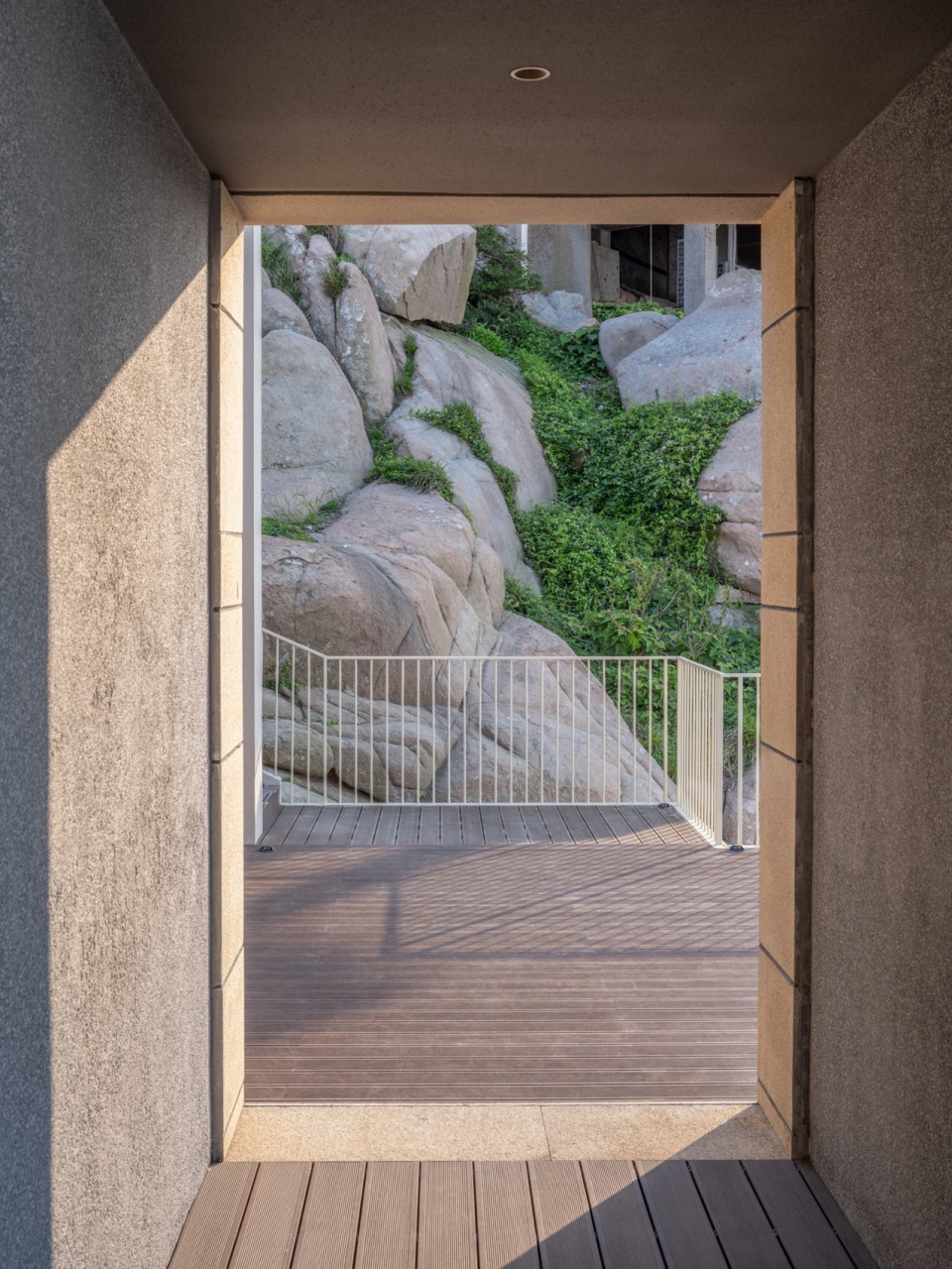 Lost Villa Huanglong Island Lighthouse Hotel by WJ STUDIO