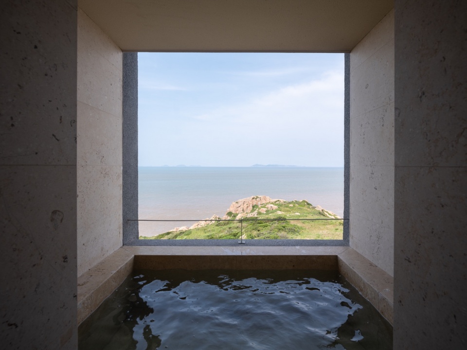 Lost Villa Huanglong Island Lighthouse Hotel by WJ STUDIO
