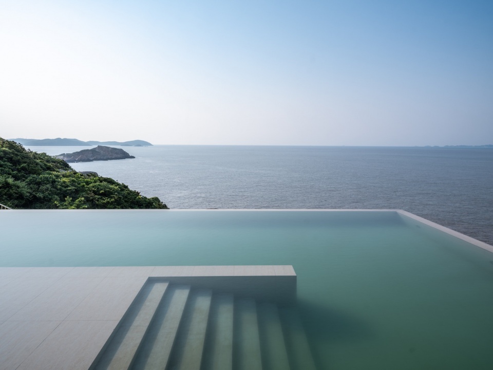 Lost Villa Huanglong Island Lighthouse Hotel by WJ STUDIO
