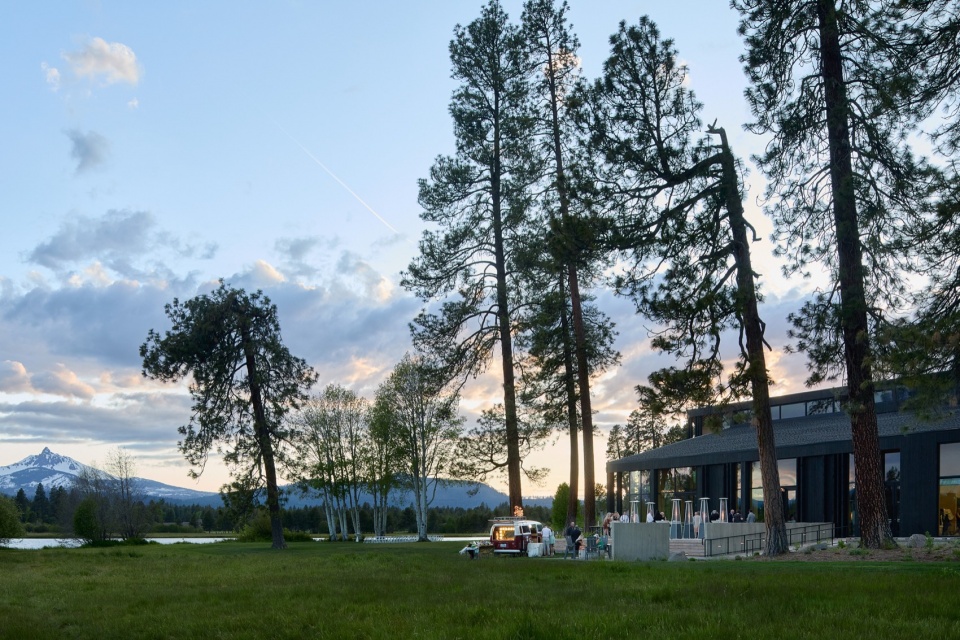 Black Butte Ranch Lodge by Hacker