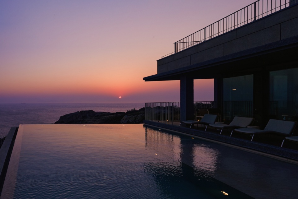 Lost Villa Huanglong Island Lighthouse Hotel by WJ STUDIO