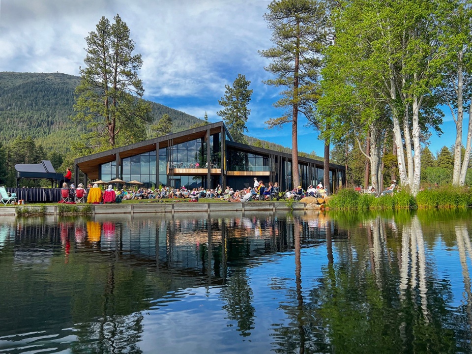 Black Butte Ranch Lodge by Hacker