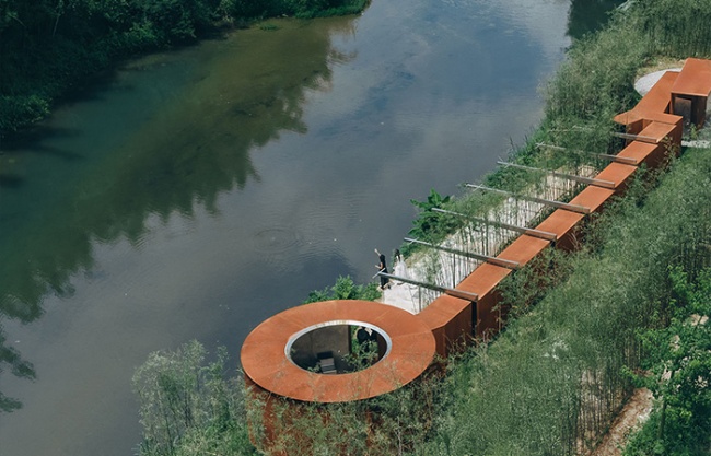 Floral Wander Loop by DL Atelier