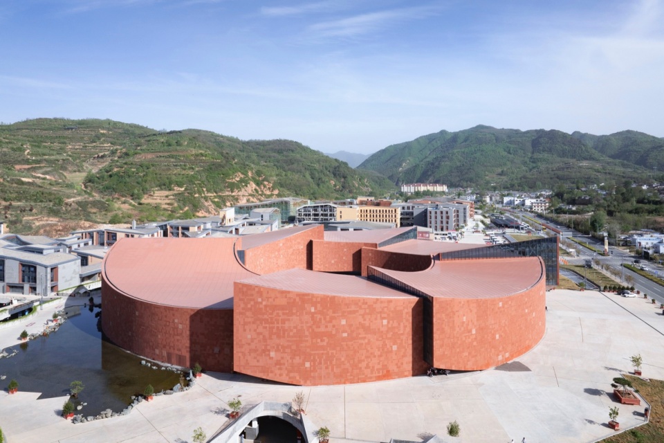 Maiji Mountain Visitor Center by ZXD Architects BIAD