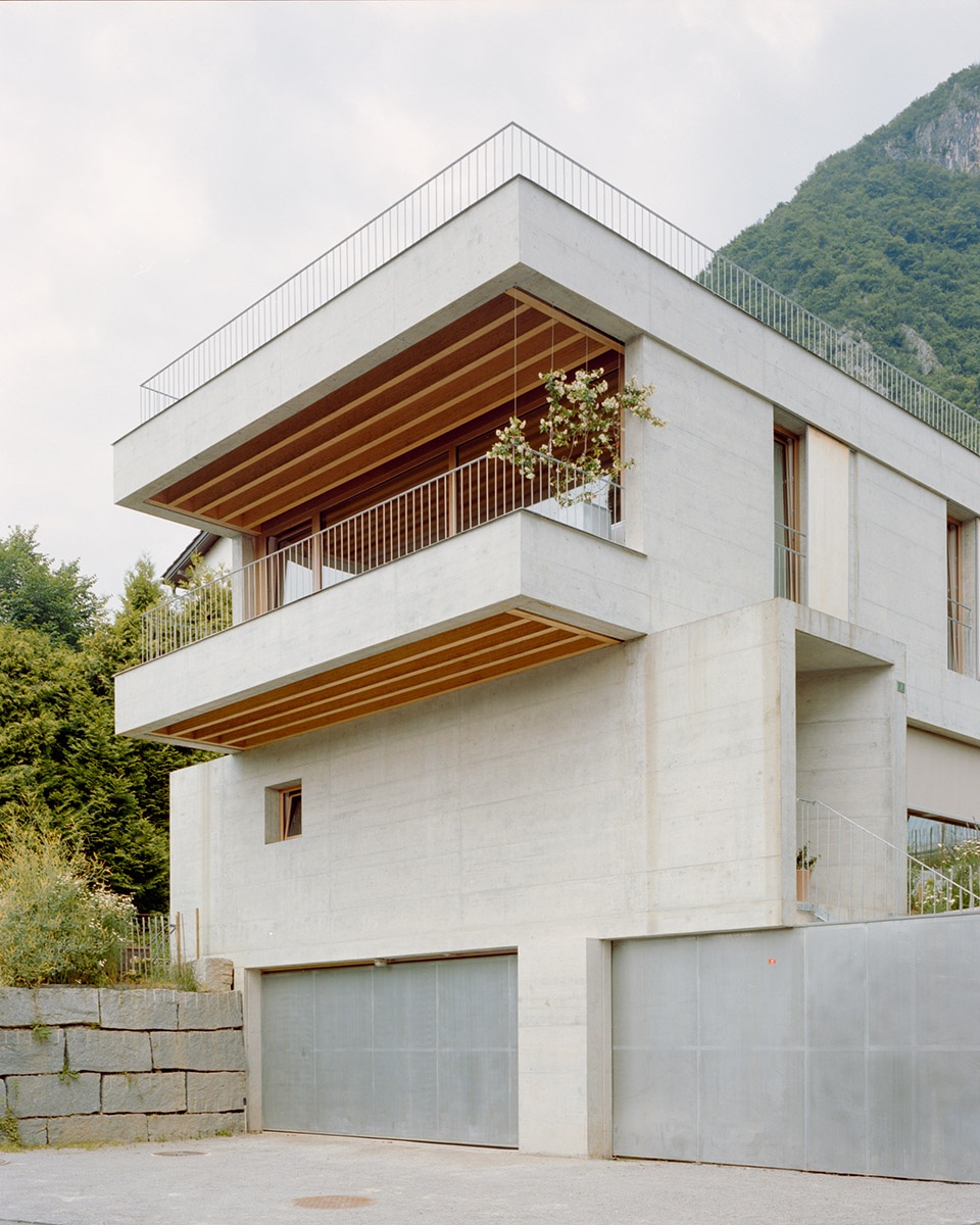 house in pazzallo by cerbi zaccara architetti