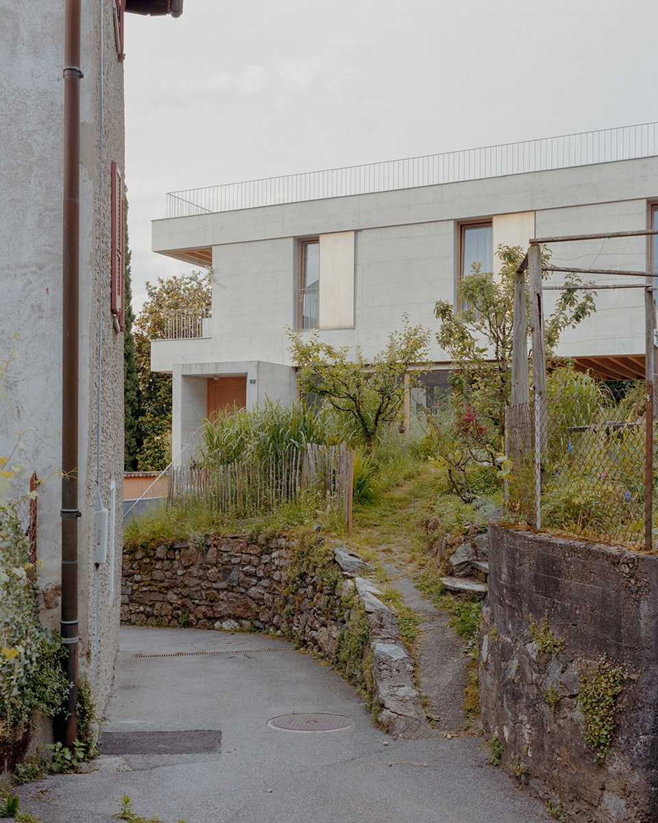 house in pazzallo by cerbi zaccara architetti