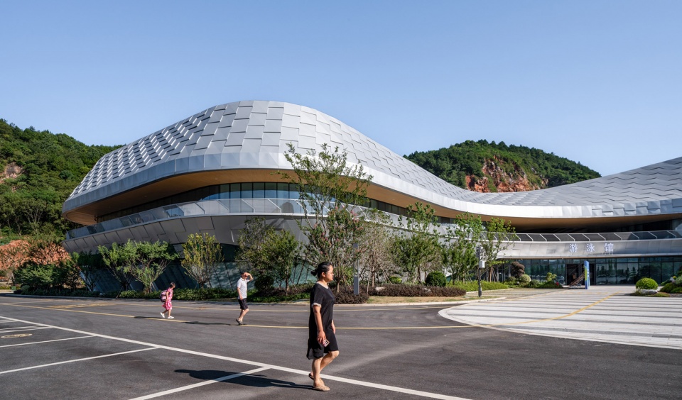 Hushan Sports Park Swimming Center by LYCS Architecture Work