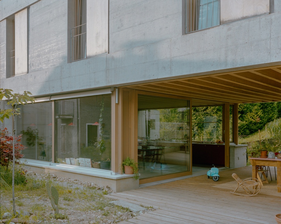 house in pazzallo by cerbi zaccara architetti