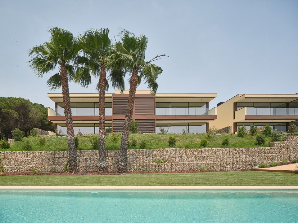 sagaro terrace housing in costa brava by mias architects