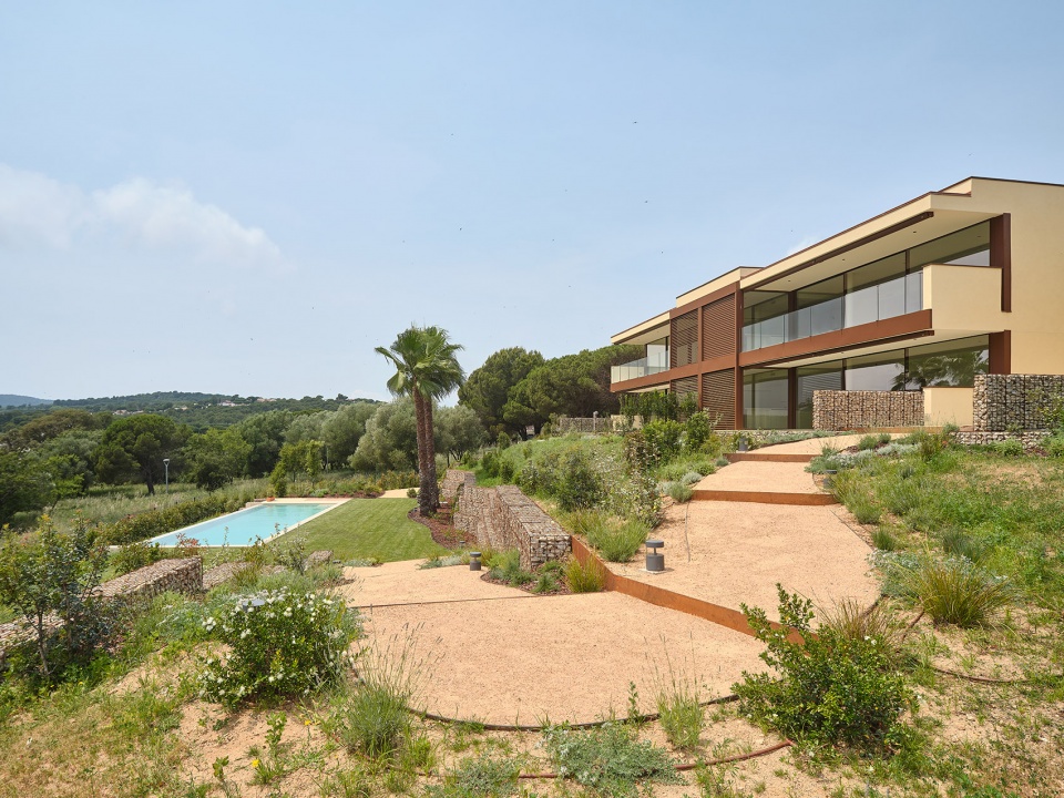 sagaro terrace housing in costa brava by mias architects
