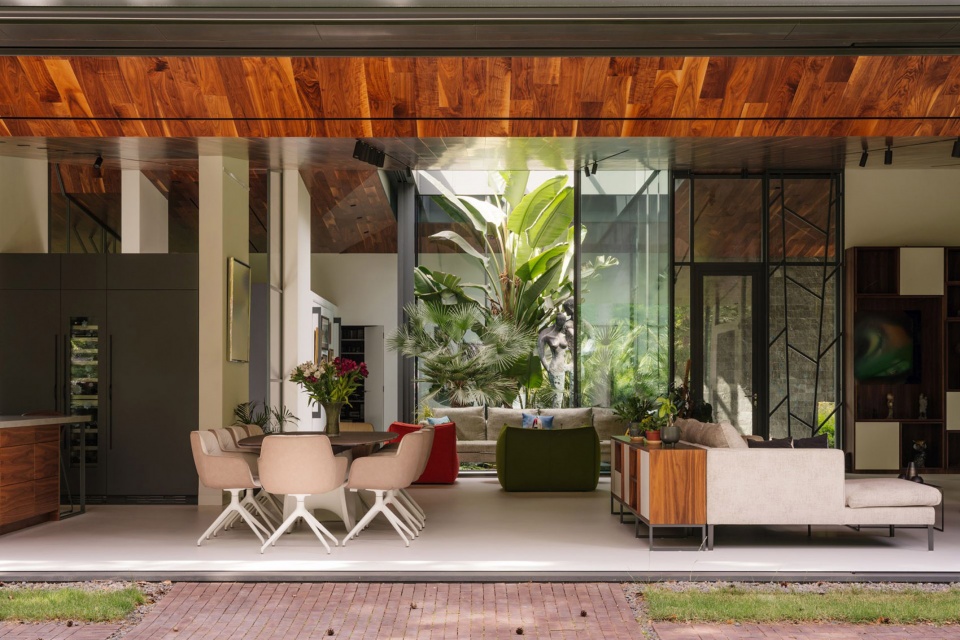 the travelers house by bbgk architekci