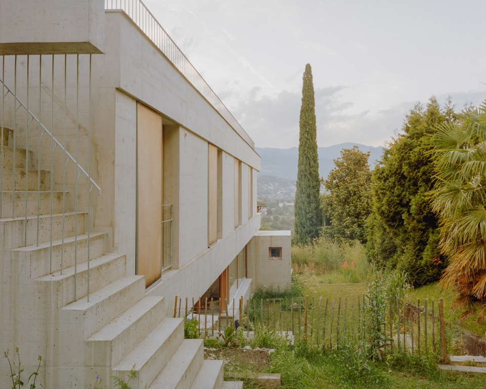 house in pazzallo by cerbi zaccara architetti