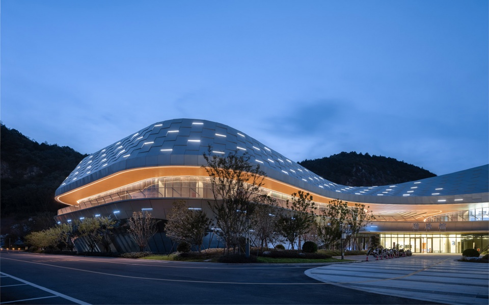 Hushan Sports Park Swimming Center by LYCS Architecture Work