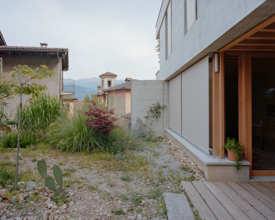 house in pazzallo by cerbi zaccara architetti