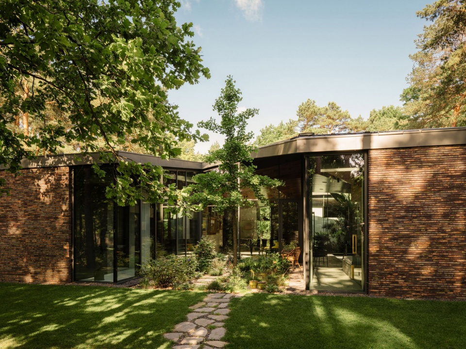the travelers house by bbgk architekci