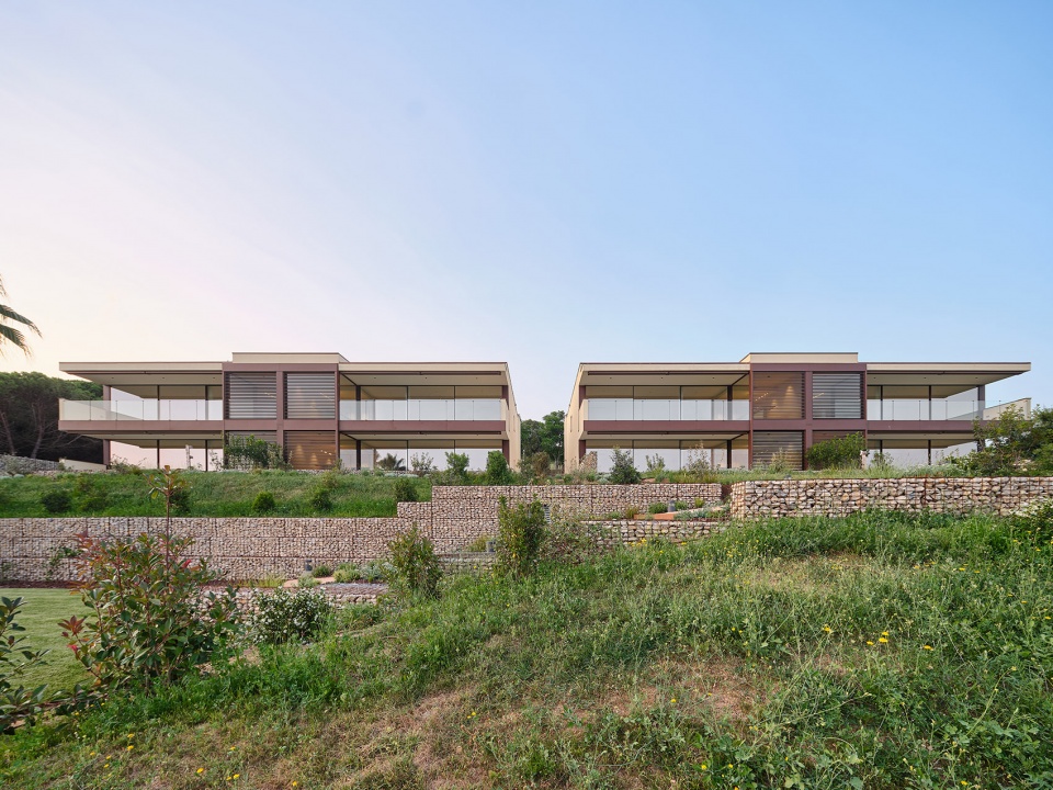 sagaro terrace housing in costa brava by mias architects