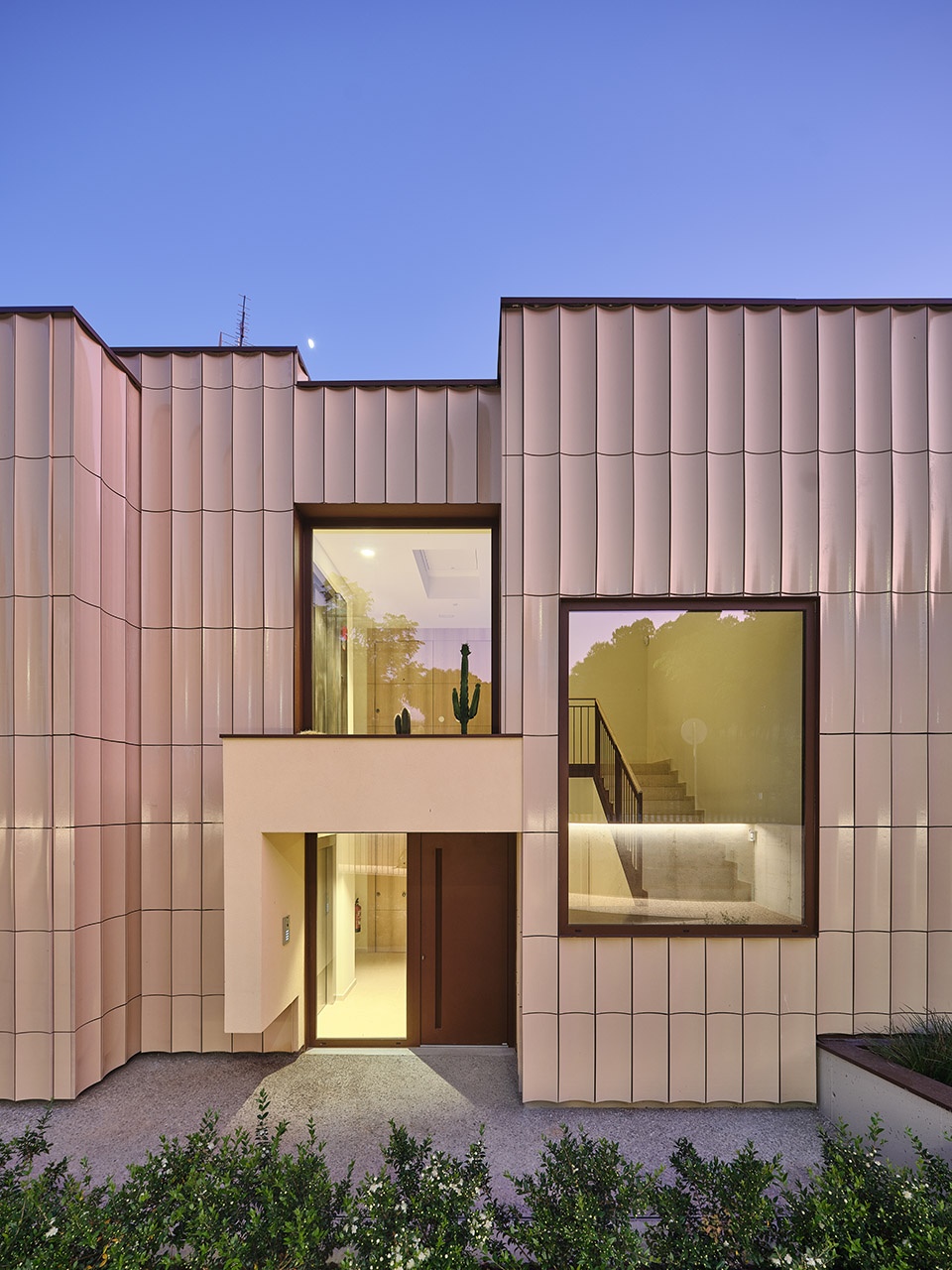 sagaro terrace housing in costa brava by mias architects