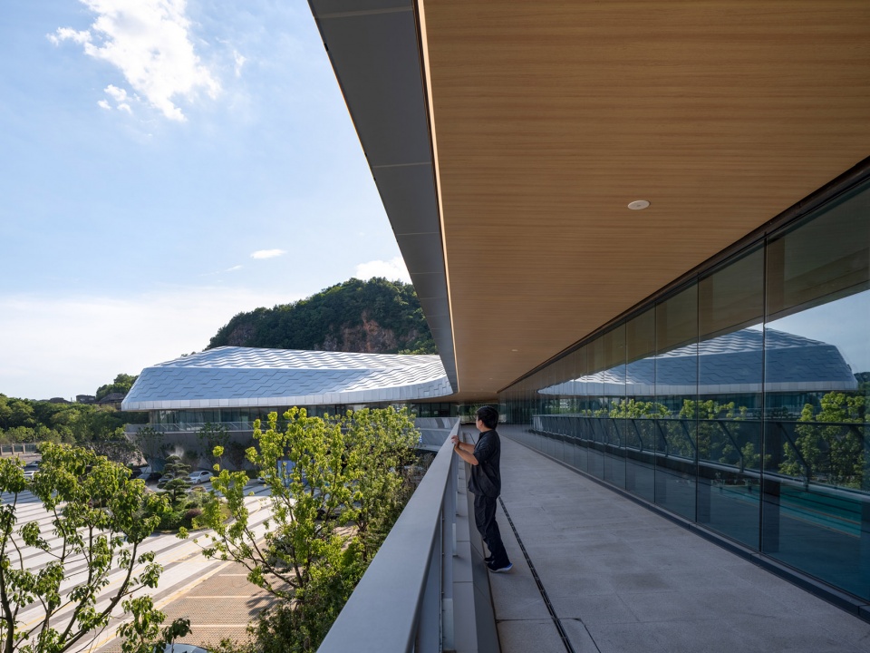 Hushan Sports Park Swimming Center by LYCS Architecture Work