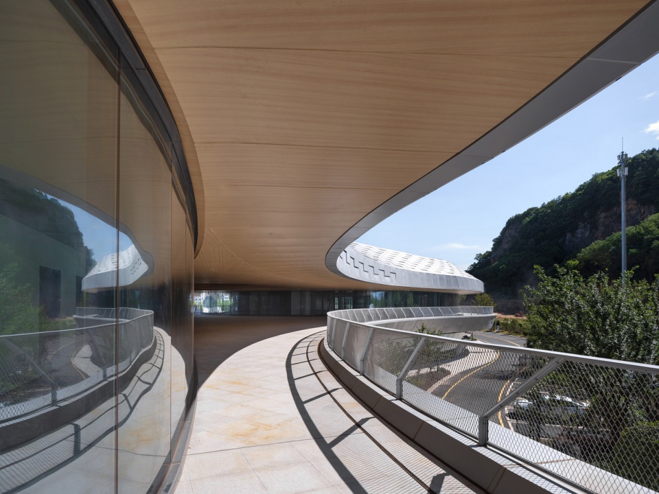 Hushan Sports Park Swimming Center by LYCS Architecture Work