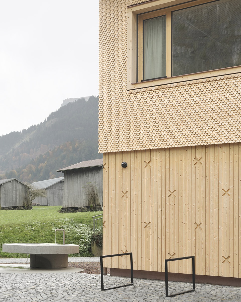 redevelopment raiffeisenbank au by firm architekten