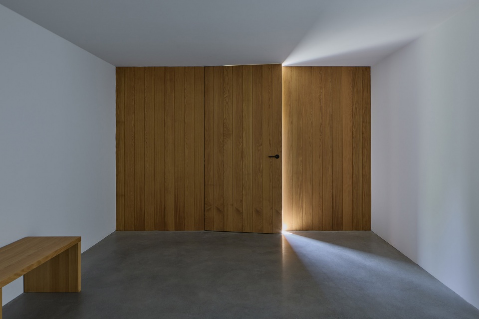 janosik headquarters and showroom by jakub janosik