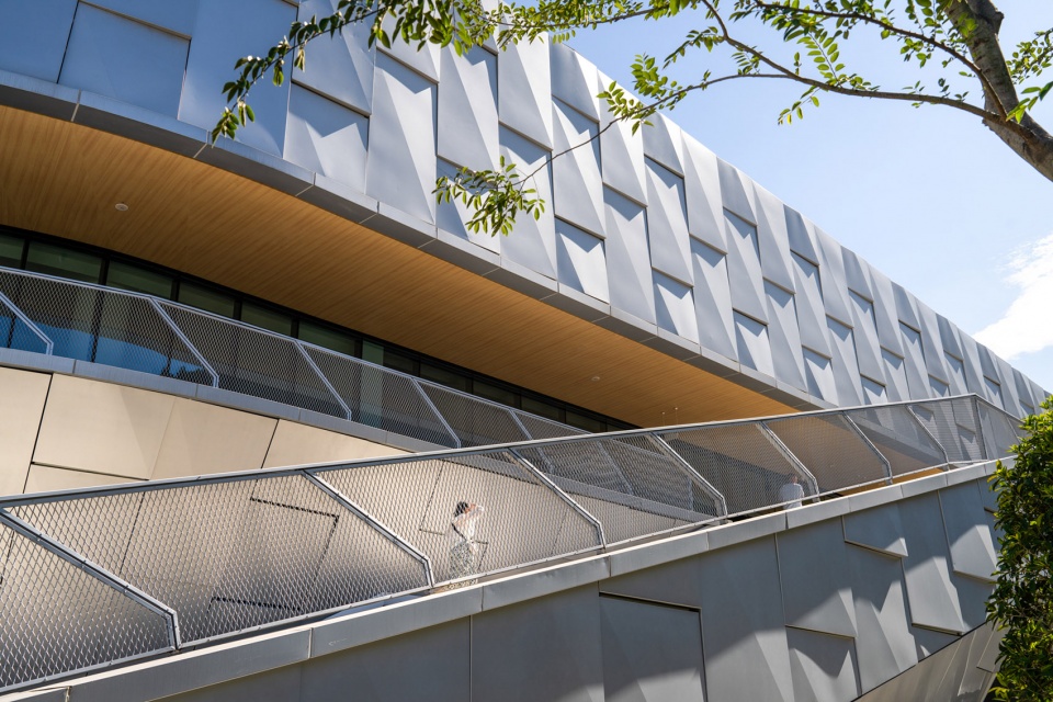 Hushan Sports Park Swimming Center by LYCS Architecture Work