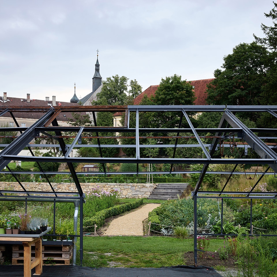 kraffer garden by matej sebek architekti atelier za mak