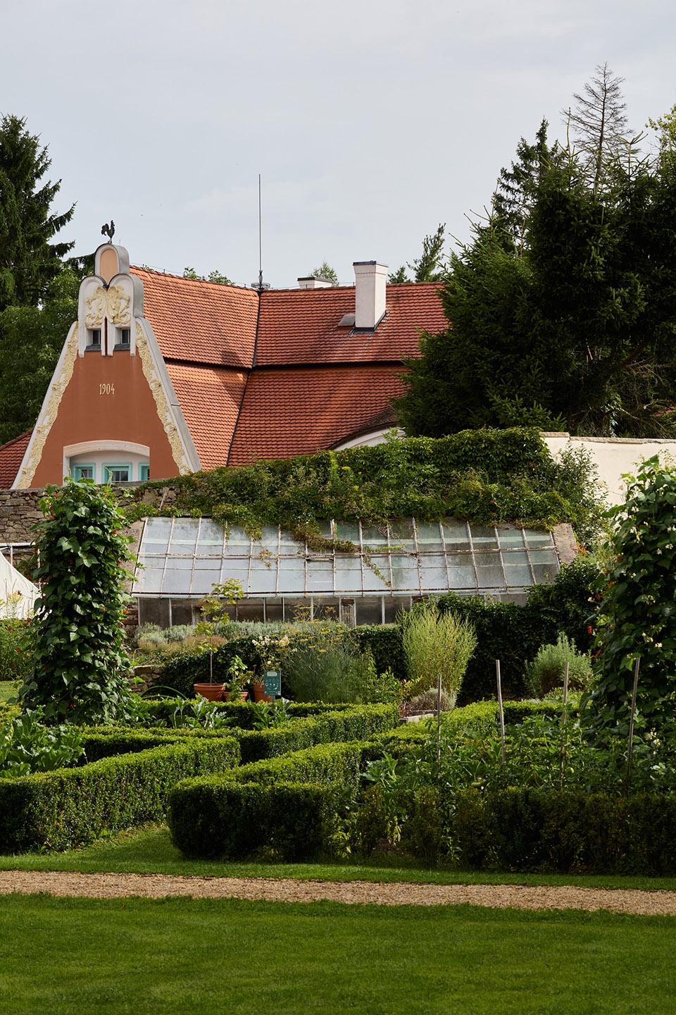 kraffer garden by matej sebek architekti atelier za mak
