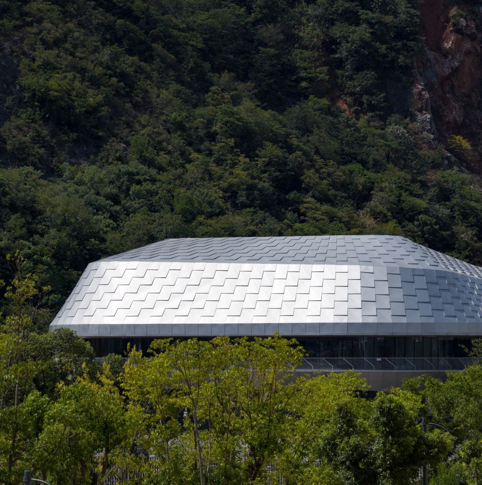 Hushan Sports Park Swimming Center by LYCS Architecture Work