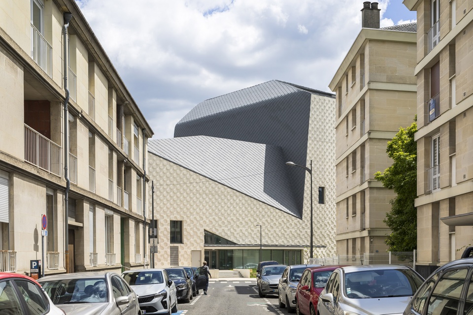 the regional theatre of the beauvaisis by the atelier ajc