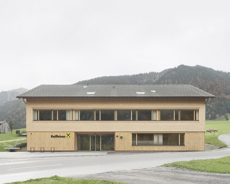 redevelopment raiffeisenbank au by firm architekten