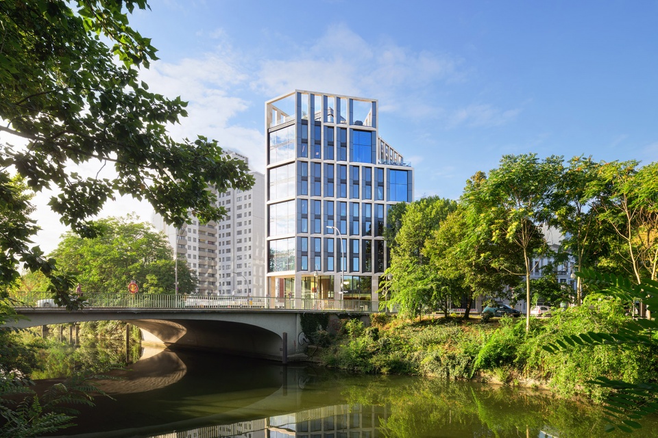 b one office building by cfmoller architects