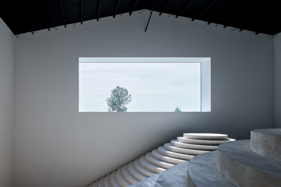 janosik headquarters and showroom by jakub janosik