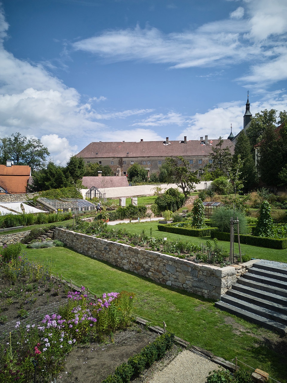 kraffer garden by matej sebek architekti atelier za mak