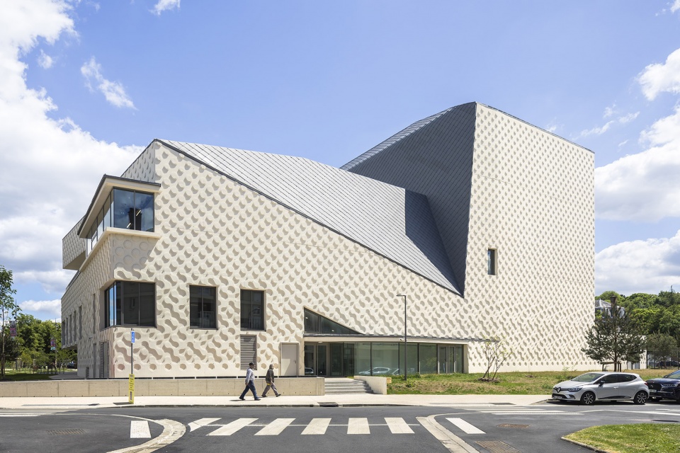 the regional theatre of the beauvaisis by the atelier ajc