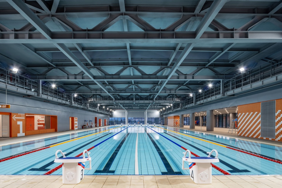 Hushan Sports Park Swimming Center by LYCS Architecture Work