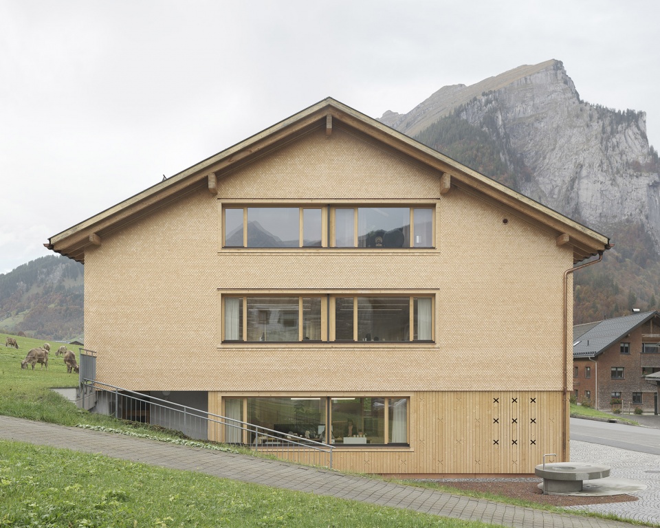 redevelopment raiffeisenbank au by firm architekten