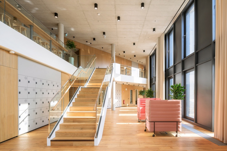 b one office building by cfmoller architects