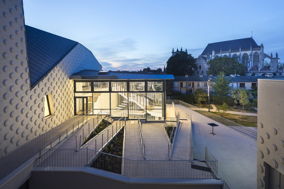 the regional theatre of the beauvaisis by the atelier ajc