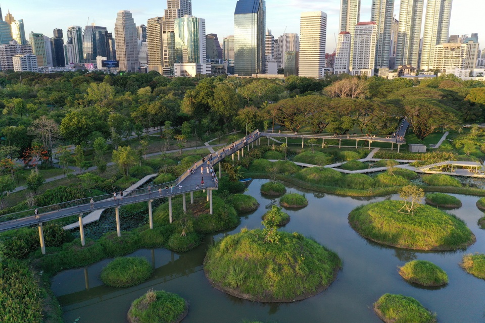 benjakitti forest park by arsomsilp community and environmental architect co ltd